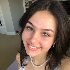 Meet your Posher, Evelyn